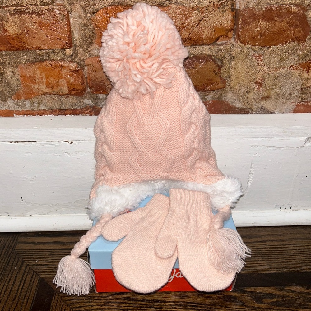 Baby girl hat and mittens